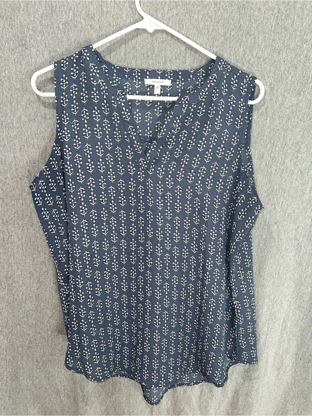 Maurices Navy Blue Sleeveless‎ V-Neck Printed Blouse